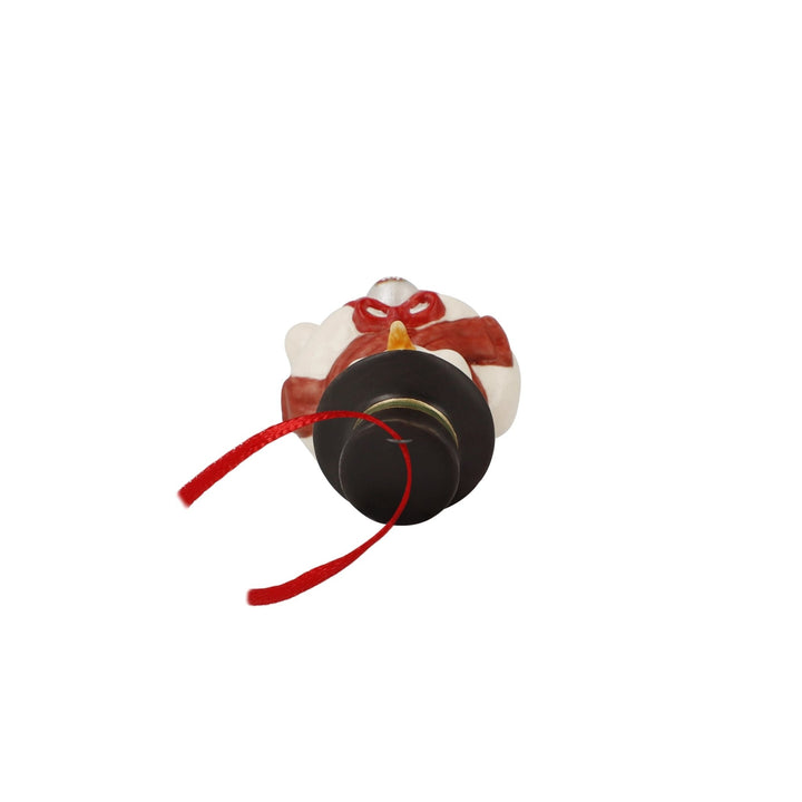 66704681 - Goebel Schneemann, Hänger, Gustl mit Weihnachtskugel - 5cm - 2025