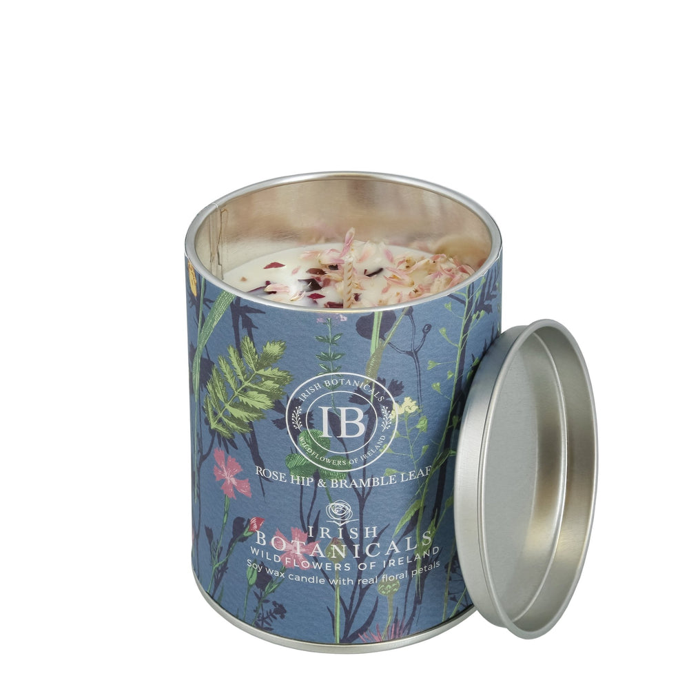 IB - E - IBW - RBL - TIN - Irish Botanicals - Hagebutte und Brombeerblatt Duft Kerze - Rosehip and Bramble Leaf Tin Candle