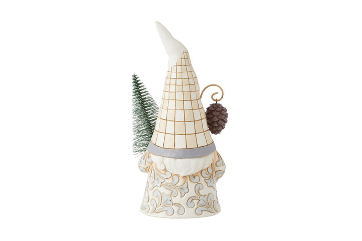6015160 - Jim Shore - Figur 'White Woodland Gnome with Sisal Tree - Gnome mit Sisalbaum - 17,5cm' 2024