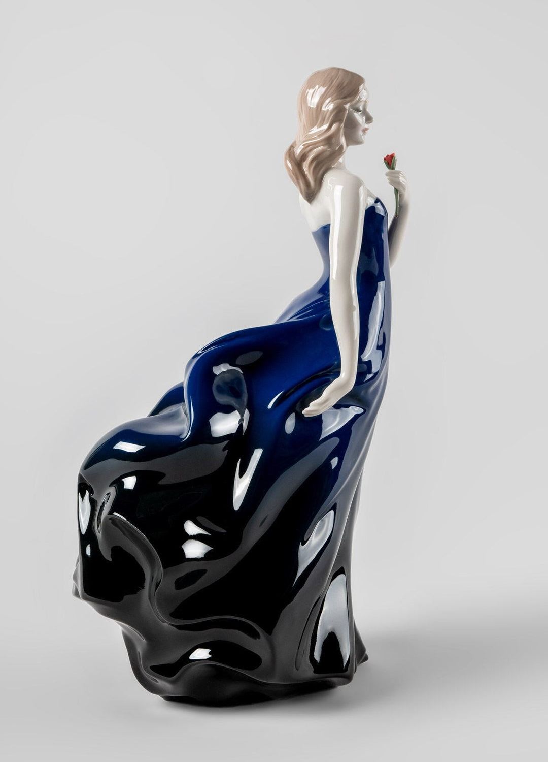 010 - 09744 - LLADRO® Rose Ball Sculpture 33cm 01009744