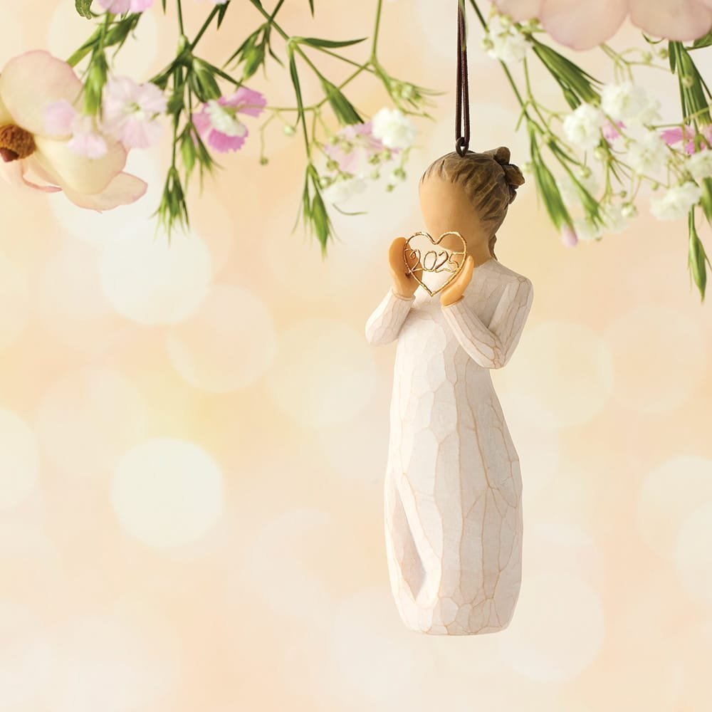 WT - 28309 - Willow Tree Figur 'Ornament mit 2025 Herrz in den Händen - 11,5cm' 2025