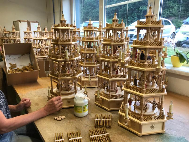 RGL - 16713 - Glässer Volkskunst 'Pyramide Christi Geburt 4 - stöckig, natur, elektrisch' 75cm