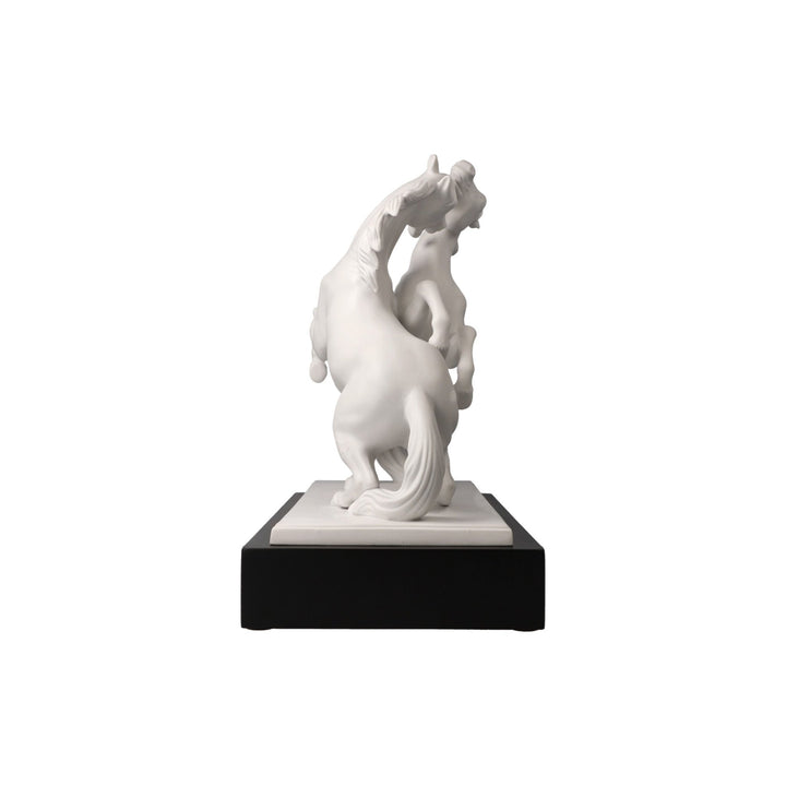 30800021 - Goebel Studio 8 LArt dObjets 'ST8 P Artiste et Alegria blanc' 2022