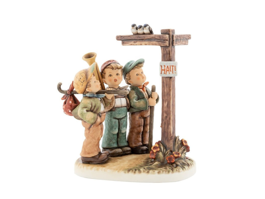 Hum01927011 - Hummel Figur Drei Wanderburschen Masterpiece 2018 24cm hoch Hum 927