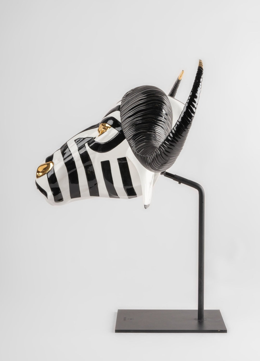 010 - 09594 - LLADRO® Figur »Buffalo mask (black - gold) Sculpture 64cm breit« 01009594