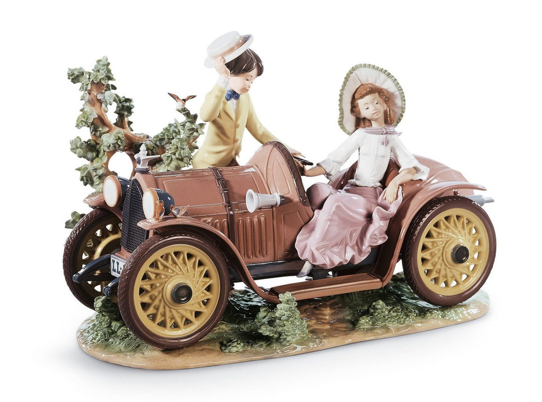 010 - 01393 - LLADRO® Figur »Junge Und Mädchen mit Auto limitiert auf 1500 Stück« 01001393
