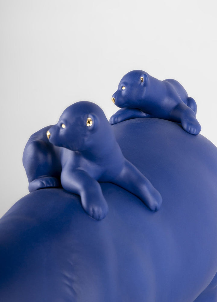 010 - 09565 - LLADRO® Figur »Mutter Bär und Babys (blue - gold) Sculpture limitiert - 39cm l« 01009565