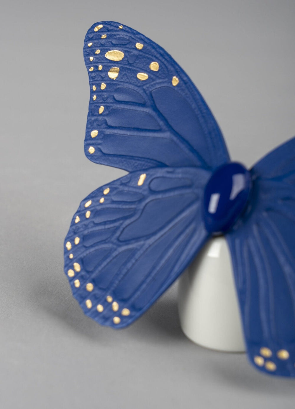 010 - 09452 - LLADRO® Figur Tiere »Schmetterlingsfigur. Goldglanz & blau - 9x14cm« 01009452
