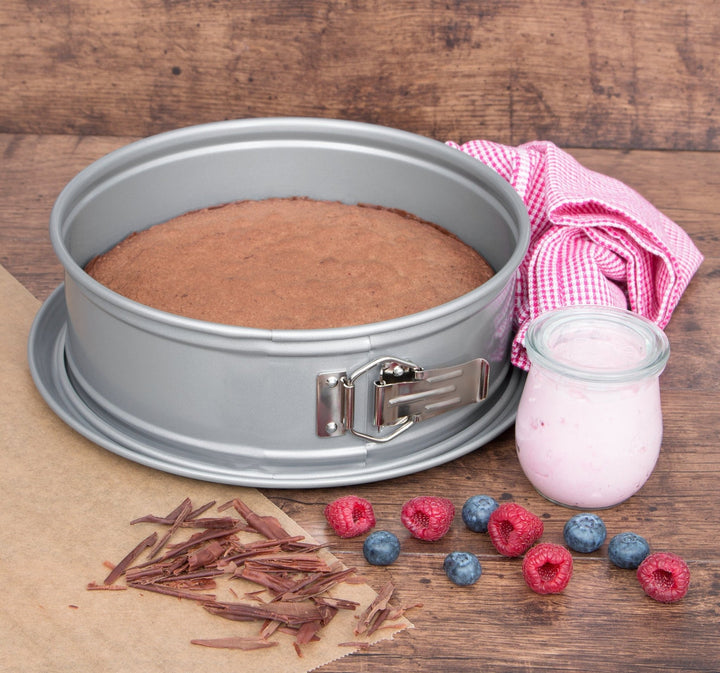 ST - 661301 - Städter 'WE - LOVE - BAKING - Springform ø 20 cm / H 7 cm Silber mit Flachboden'