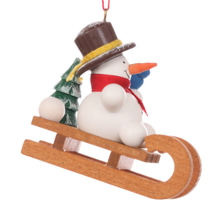 ULB - 100930 - Ulbricht Baumschmuck 'Schneemann auf Schlitten - 5.7cm' 2023
