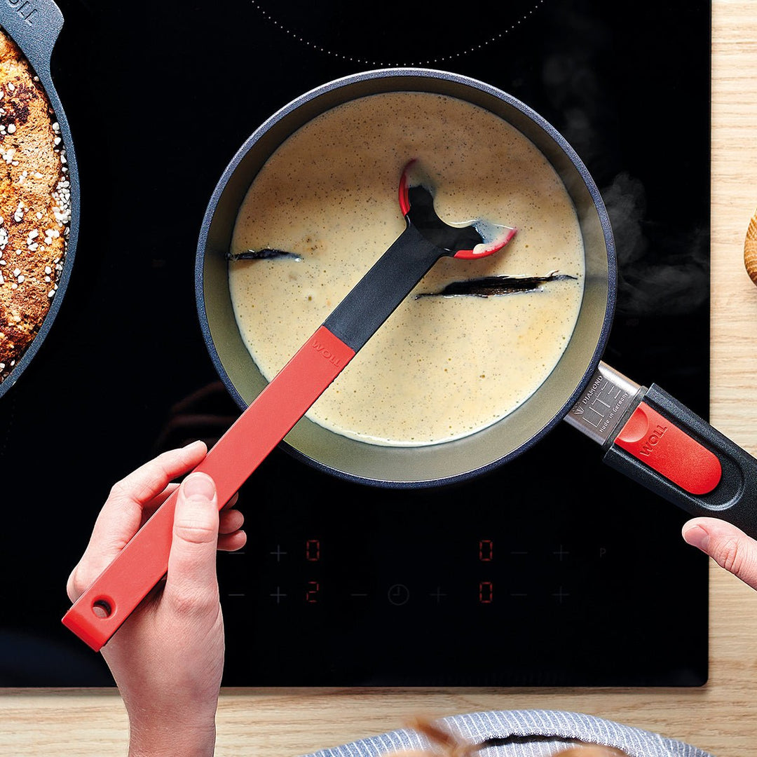 WOKU005 - WOLL 'Cook it Lochlöffel - rot - 32,5cm'