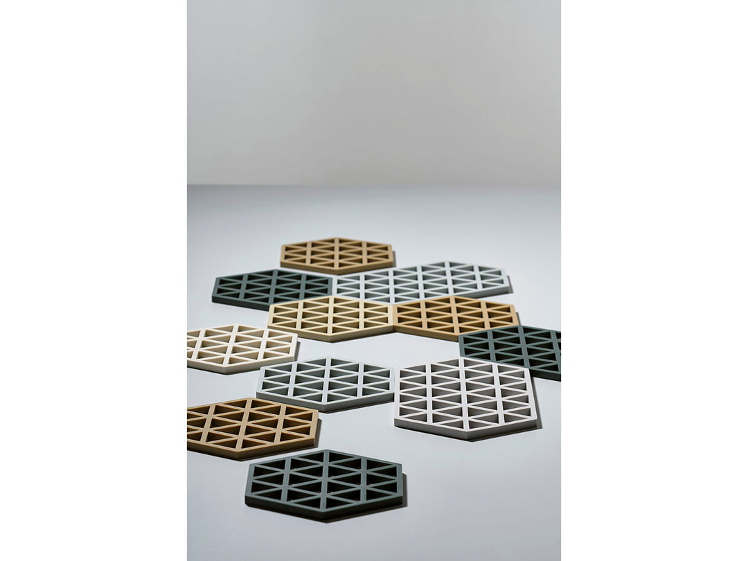 F&H Group, Underlägg Triangles, björk, 16 x 14 x 0,9 cm