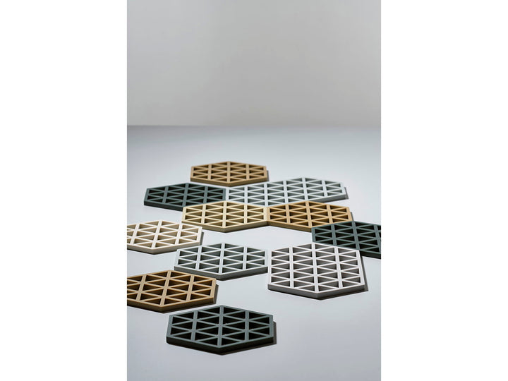 F&H Group, Underlägg Triangles, björk, 16 x 14 x 0,9 cm