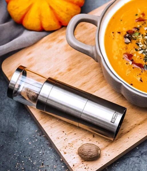 AdHoc - X - PM87_20 - AdHoc, Geschenkset Muskatmühle MUSKATINO mit 3 Stck. edle Muskatnüsse