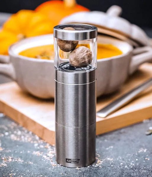 AdHoc - X - PM87_20 - AdHoc, Geschenkset Muskatmühle MUSKATINO mit 3 Stck. edle Muskatnüsse