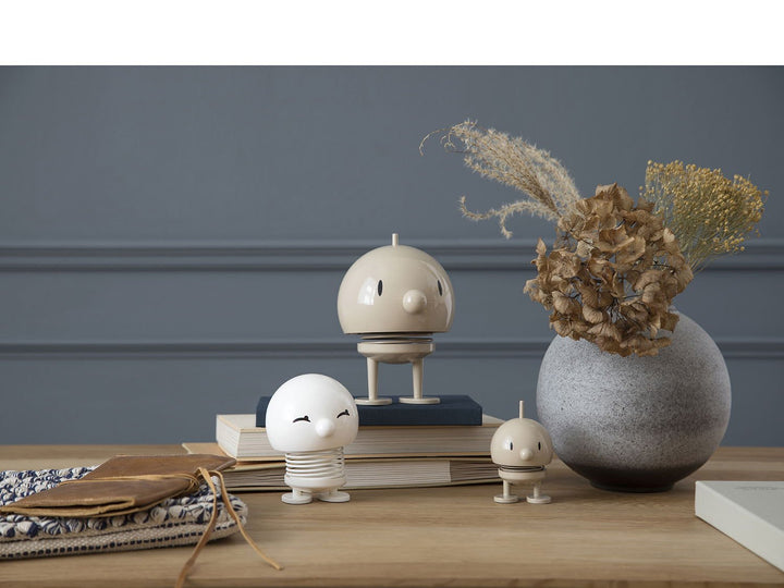 F&amp;H-26037 - F&amp;H Group, Hoptimist Wackelfigur, 10x10x15cm, groß, Farbe Latte