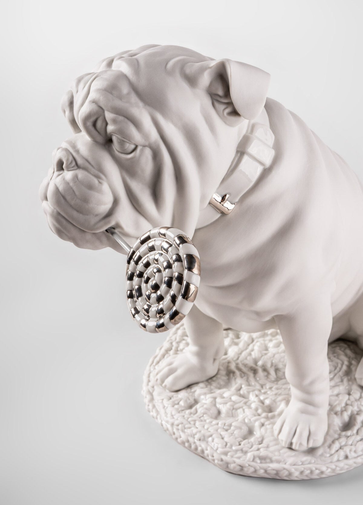 010 - 09741 - LLADRO® Bulldogge mit Lollipop - Skulptur. Re - Deco 33cm 01009741