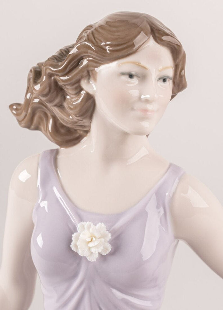 010-09806 - LLADRO® Figur Dansa i vinden, skulptur, 33 cm - 01009806 - 2026 Årsobjekt