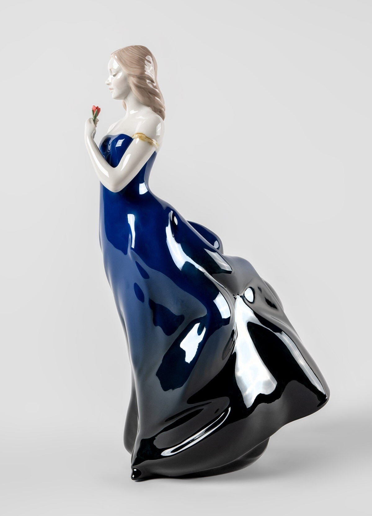 010 - 09744 - LLADRO® Rose Ball Sculpture 33cm 01009744