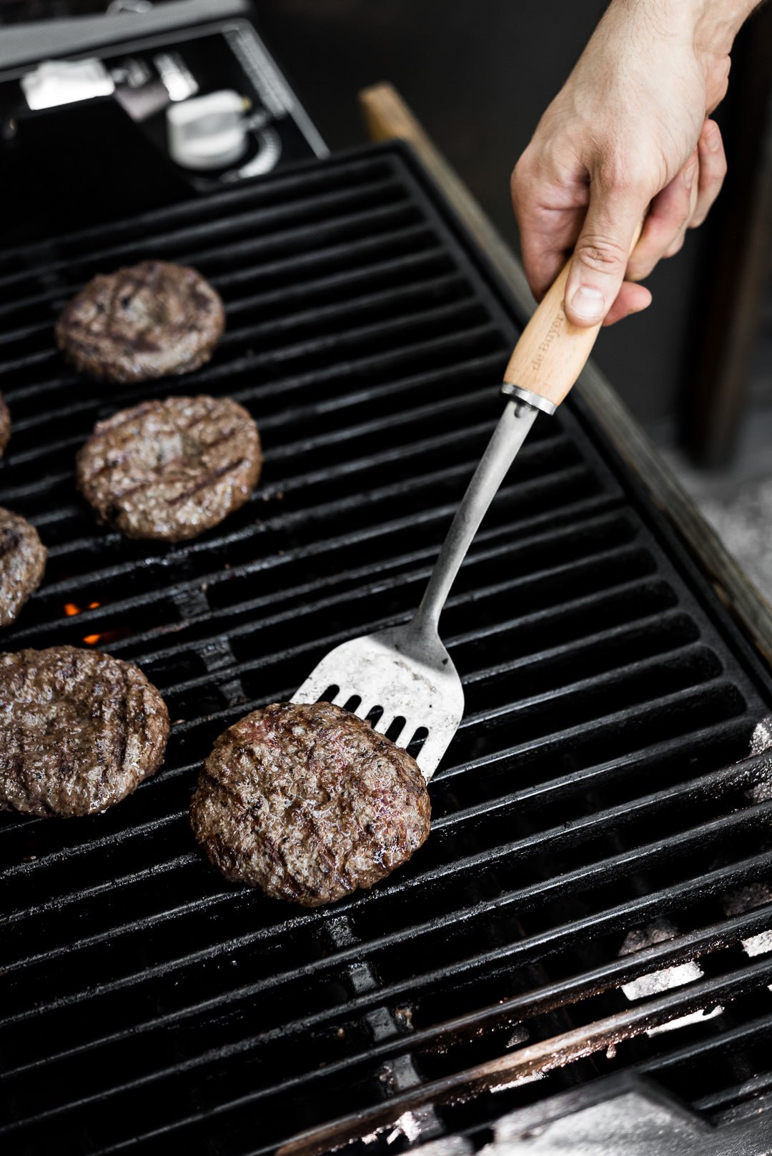 DEB - 2701.06 - de Buyer 'Gelochte Backschaufel Edelstahl & Holz - B Bois'