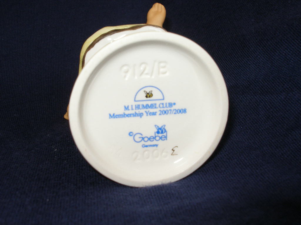 01 - 912 - 10 - 4 - Hummel Ringel Reihen Liesl Hum 912/B MIH Club Figur