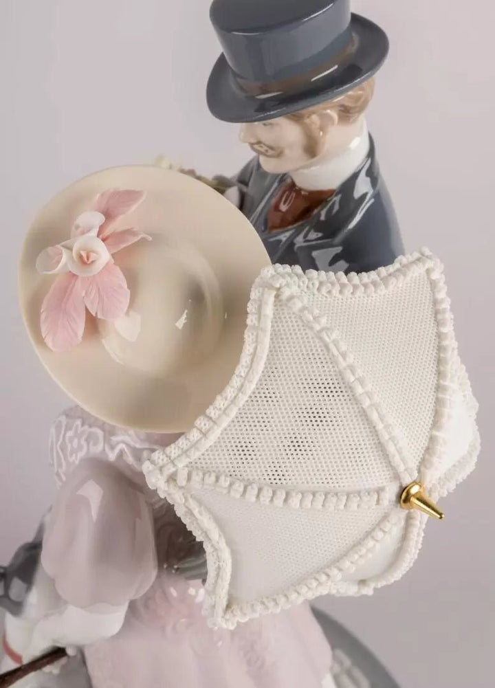 010 - 09551 - LLADRO® - 'EIN ROMANTISCHER SPAZIERGANG - A Romantic Stroll - 33 x 22 x 18 cm' 01009551