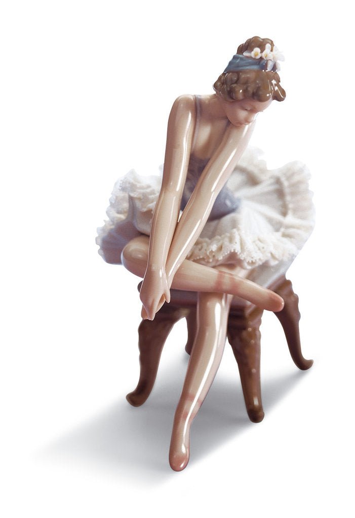 010 - 05498 - LLADRO® Figur »Ballerina Ihre Schuhe Betrachtend« 01005498
