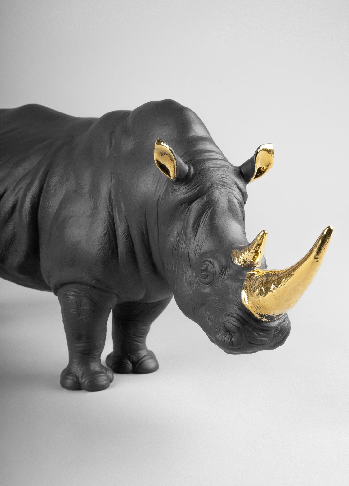 010 - 09595 - LLADRO® Figur »Rhino Nashorn (black - gold) Sculpture. - limitiert auf 1.000 Stück 45cm l« 01009595