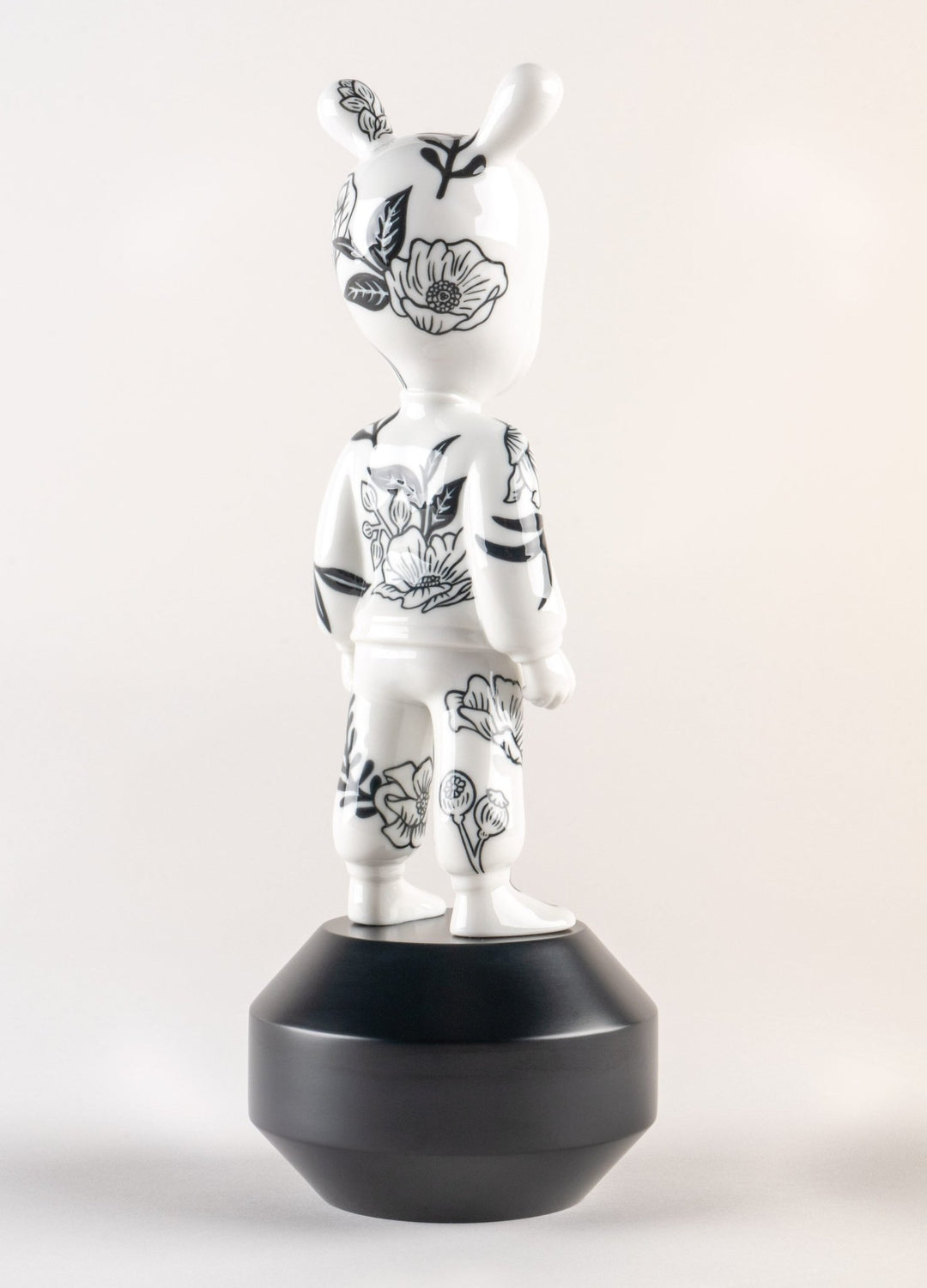 LLADRO® Figuren 'The Guest by Henn Kim Figurine. Small model. Numbered edition' !-010-07753