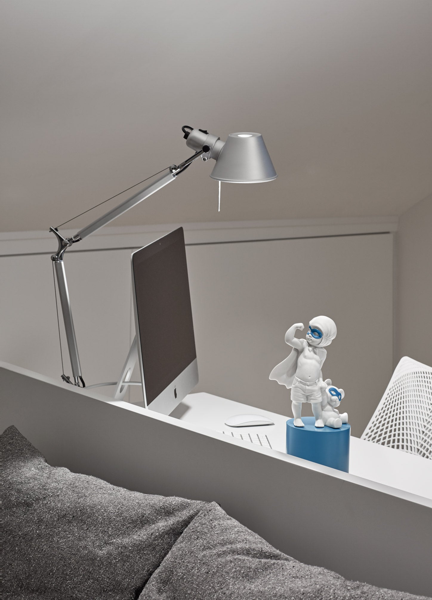 010 - 09482 - LLADRO® - 'I have super powers - Base included' 2021 01009482