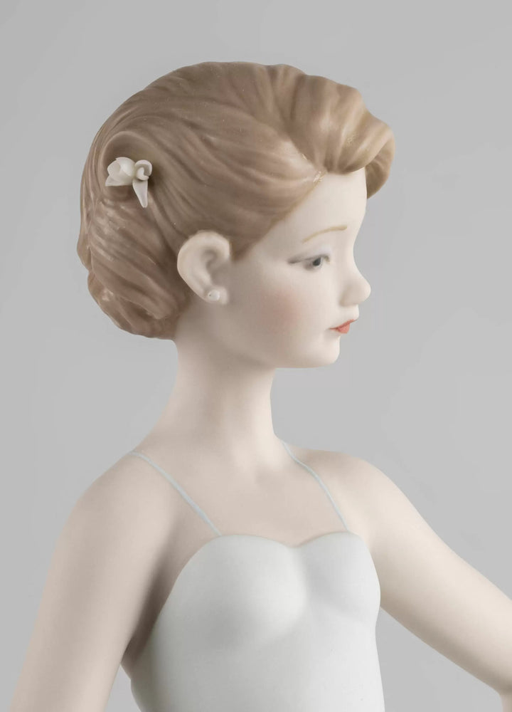 010 - 09567 - LLADRO® - 'Mein Lieblingskleid - My favourite gown - 34 x 26 x 15 cm' 2022 01009567