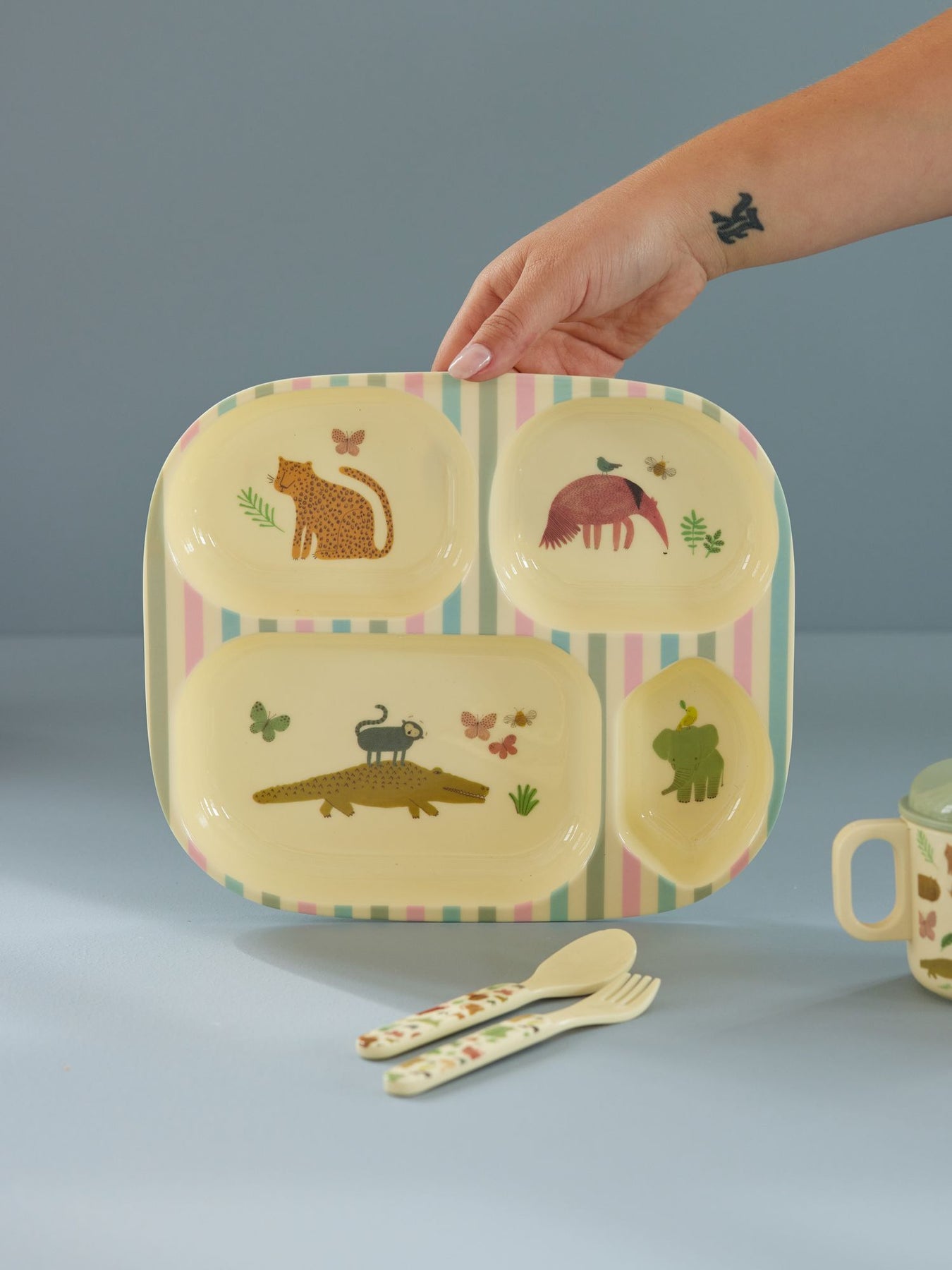 ri - KIPL4 - SWJUNTOTO - rice - Kinder Teller mit 4 Aufteilungen Sweet Jungle Print