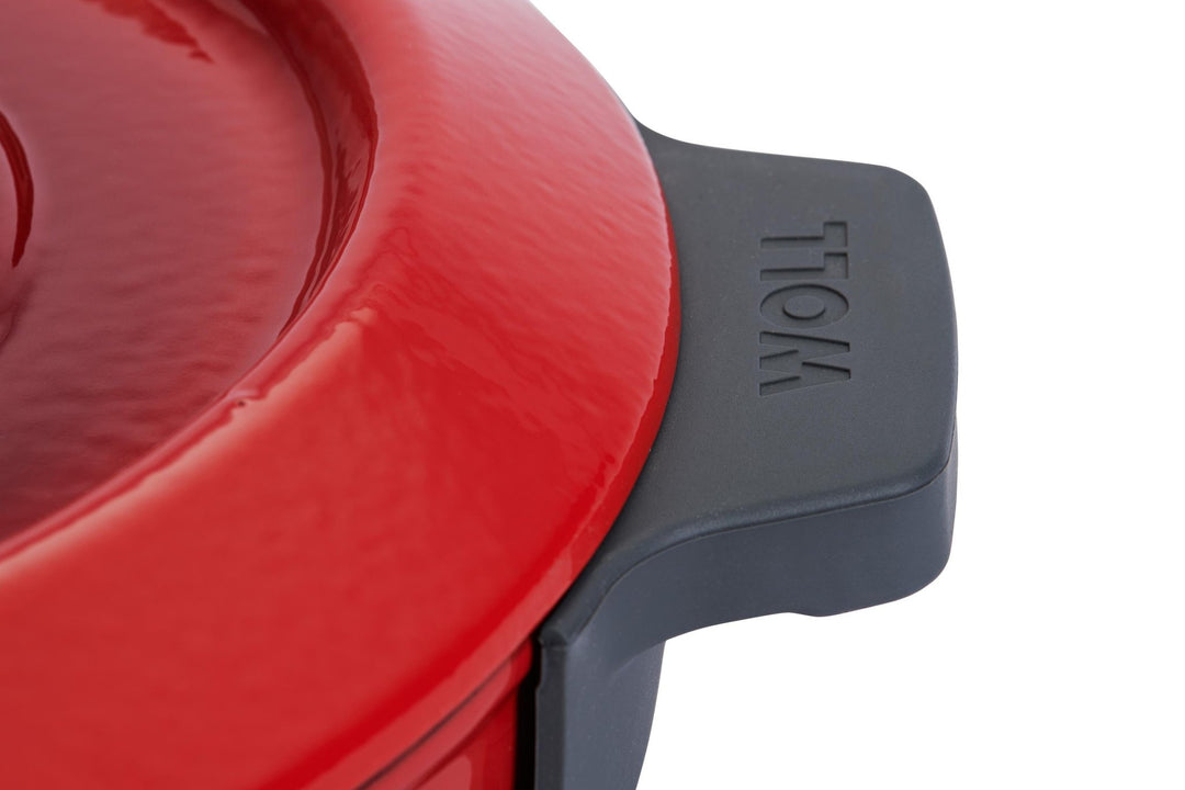 WOLL 'Iron Kasserolle mit Deckel in Chili Red Ø 28 cm, 7 cm 3,8 Lt'-WO828CI-010